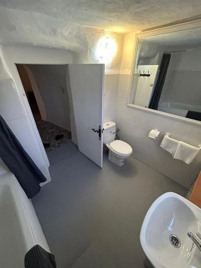 Image No.19-6 Bed House for sale