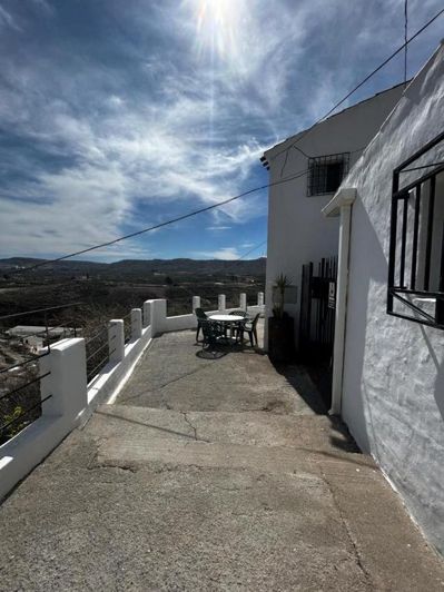 Image No.25-6 Bed House for sale