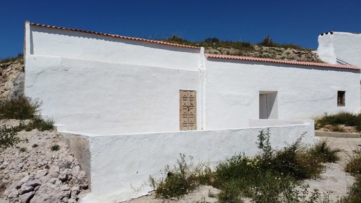 Image No.30-6 Bed House for sale