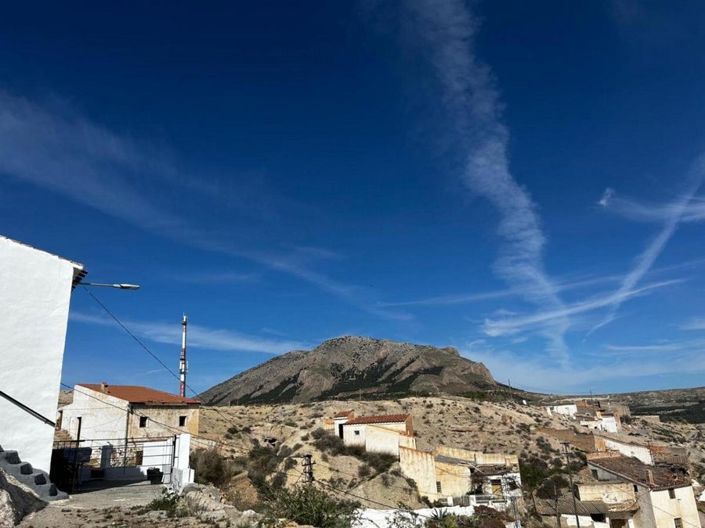 Image No.6-6 Bed House for sale