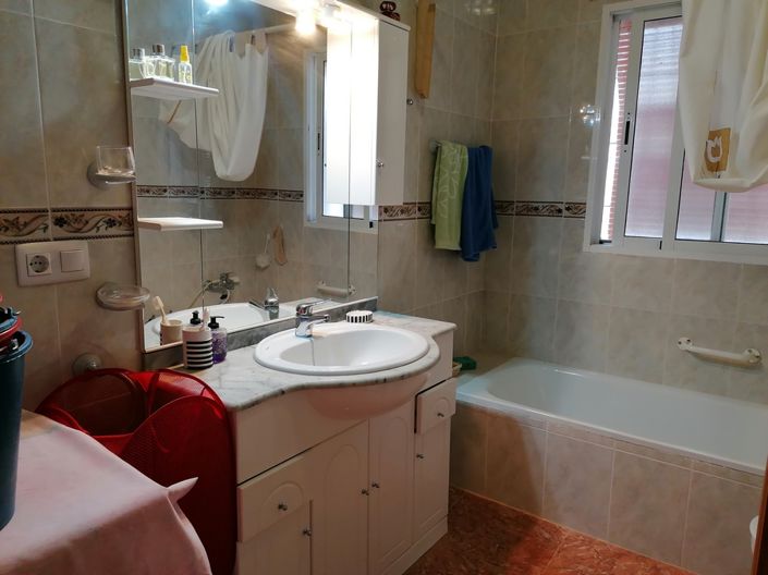 Image No.19-3 Bed House for sale