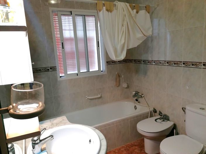 Image No.20-3 Bed House for sale