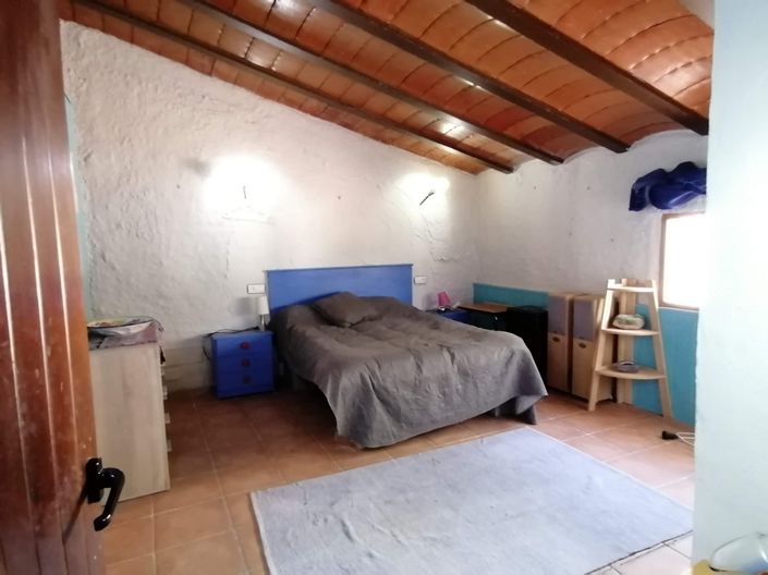 Image No.19-3 Bed House for sale