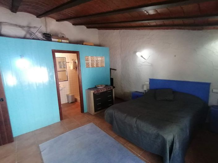 Image No.21-3 Bed House for sale