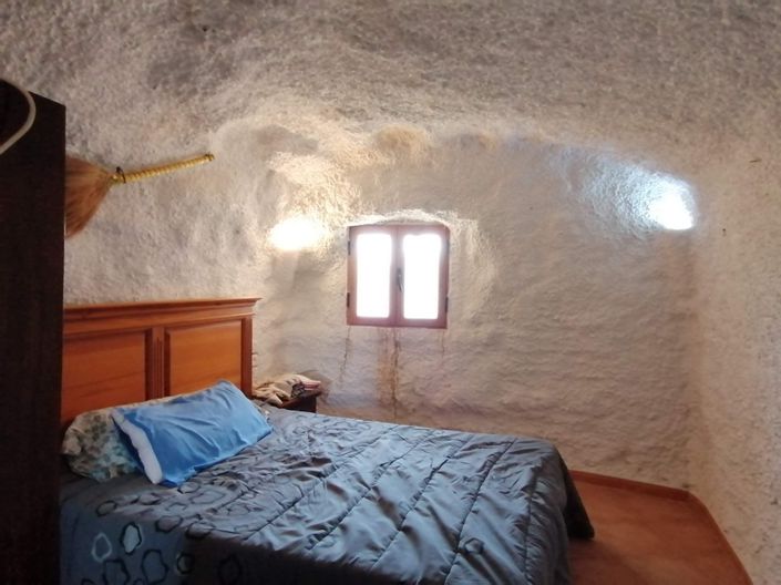 Image No.24-3 Bed House for sale