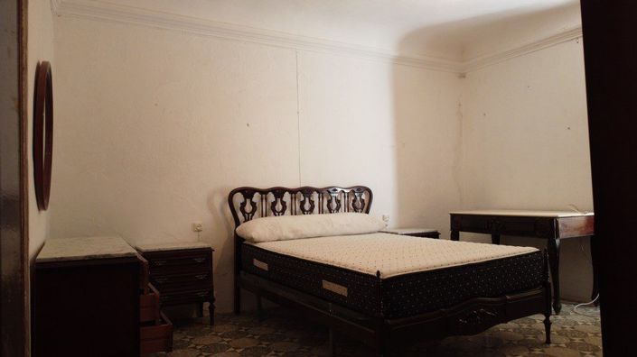 Image No.24-6 Bed Property for sale