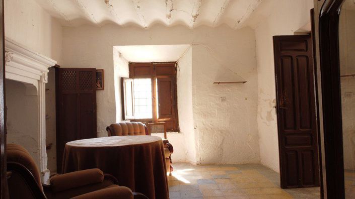 Image No.8-6 Bed Property for sale