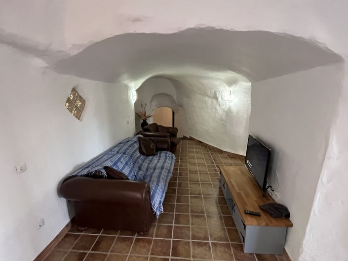 Image No.12-4 Bed House for sale