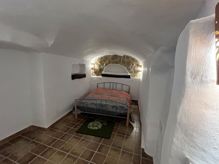 Image No.14-4 Bed House for sale