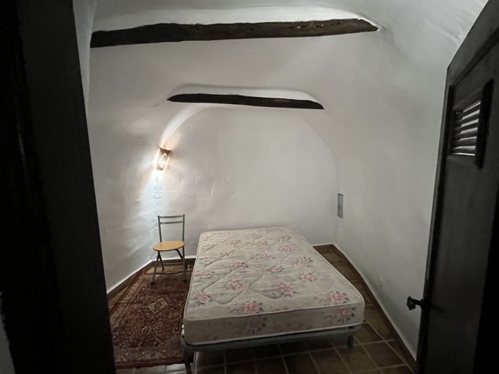 Image No.18-4 Bed House for sale