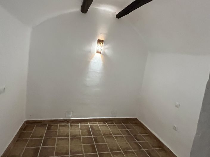 Image No.21-4 Bed House for sale