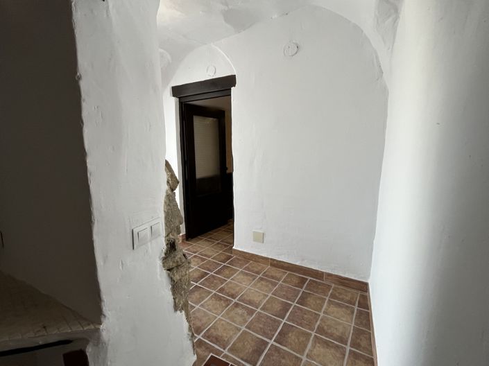 Image No.25-4 Bed House for sale