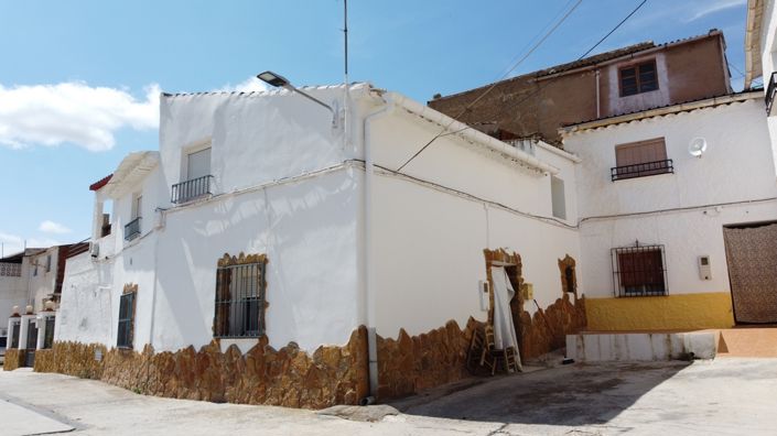 Image No.40-4 Bed Property for sale