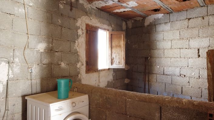 Image No.45-4 Bed Property for sale