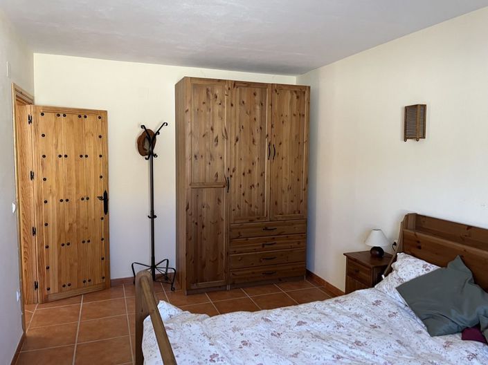 Image No.14-3 Bed Property for sale