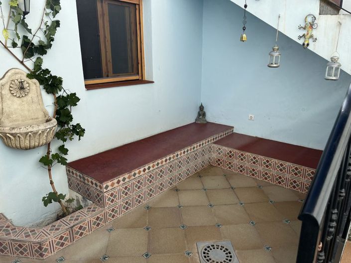 Image No.18-3 Bed Property for sale