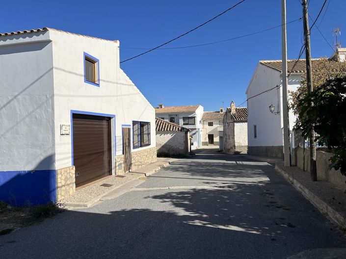 Image No.6-3 Bed Property for sale