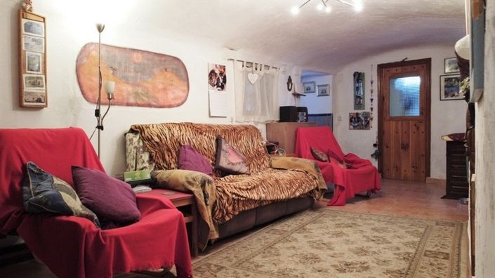 Image No.14-4 Bed House for sale