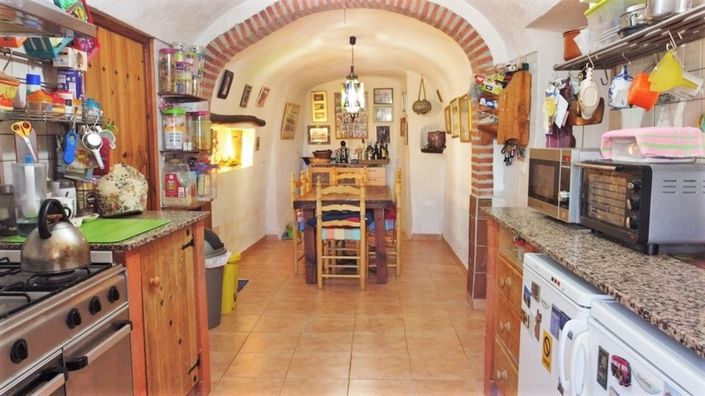 Image No.27-4 Bed House for sale