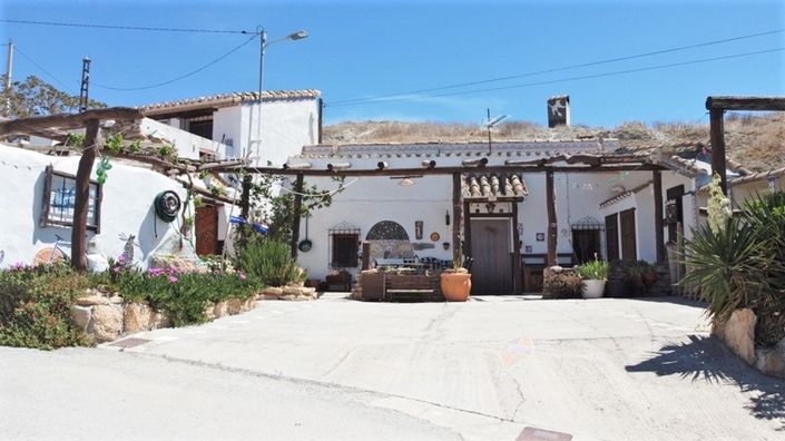 Image No.50-4 Bed House for sale