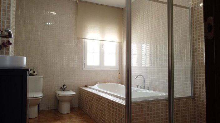 Image No.19-4 Bed Property for sale