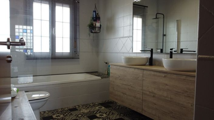 Image No.34-4 Bed Property for sale