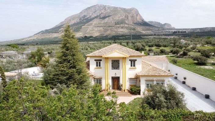 Image No.5-4 Bed Property for sale