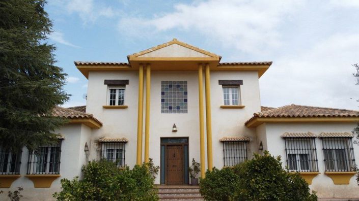 Image No.4-4 Bed Property for sale