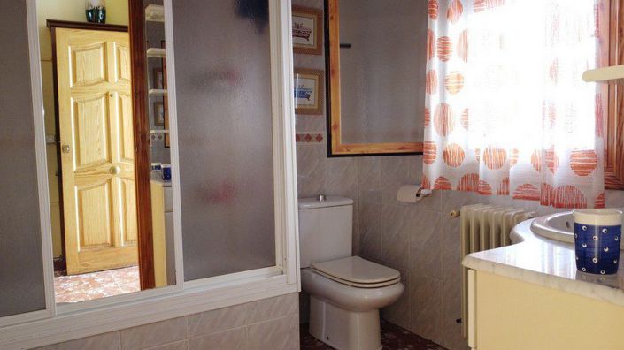 Image No.12-3 Bed Property for sale