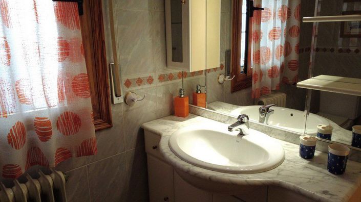 Image No.13-3 Bed Property for sale