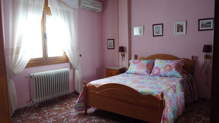 Image No.21-3 Bed Property for sale