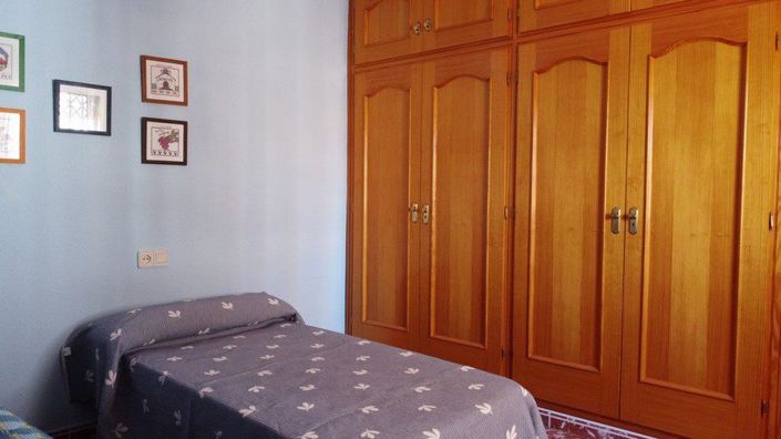 Image No.27-3 Bed Property for sale