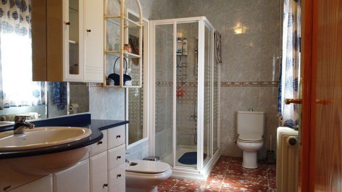 Image No.29-3 Bed Property for sale