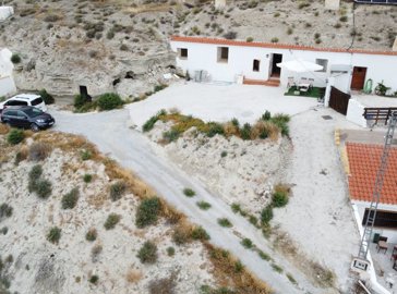 1 - Baza, Maison