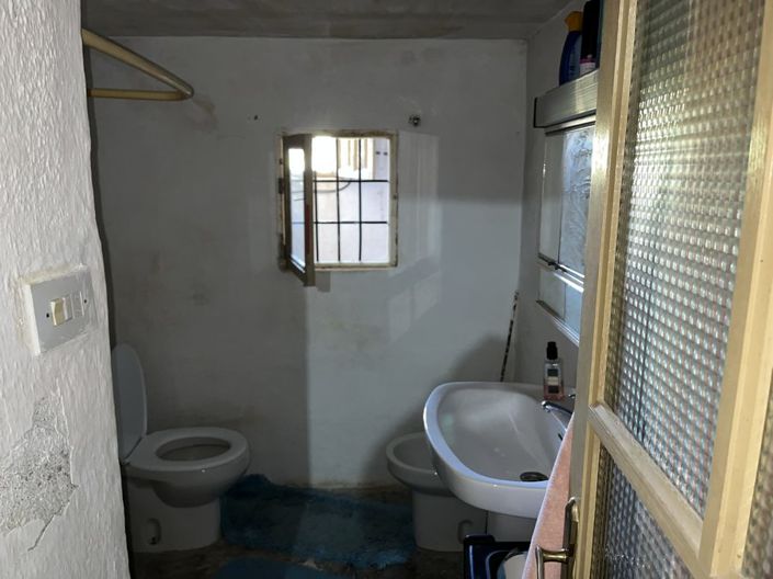 Image No.17-2 Bed House for sale