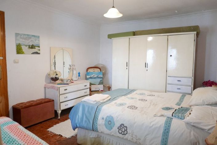 Image No.14-7 Bed Property for sale