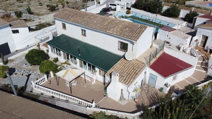 Image No.4-7 Bed Property for sale