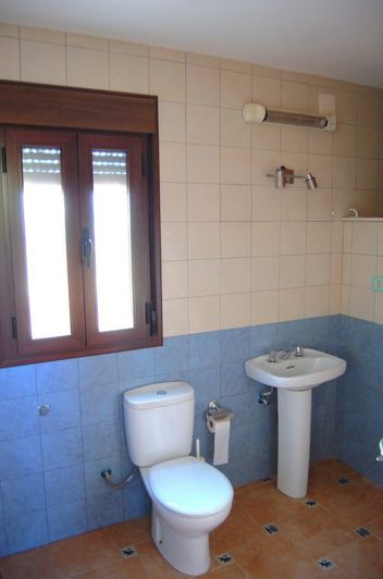 Image No.19-3 Bed Property for sale