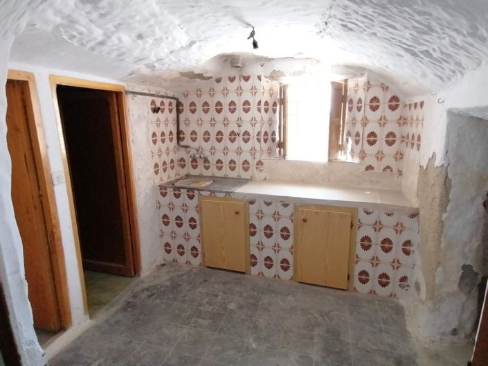 Image No.24-6 Bed House for sale