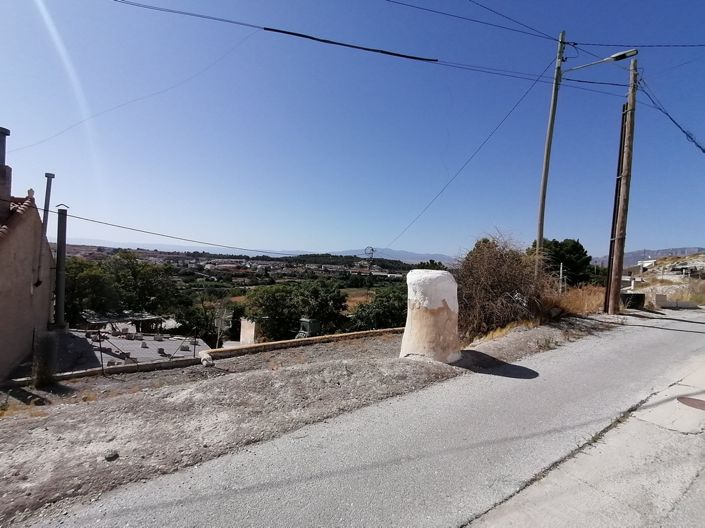 Image No.8-6 Bed House for sale