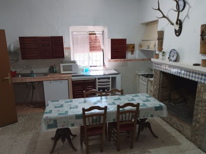 Image No.13-6 Bed Property for sale