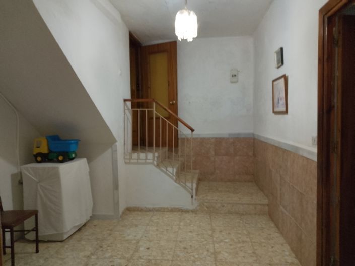 Image No.18-6 Bed Property for sale