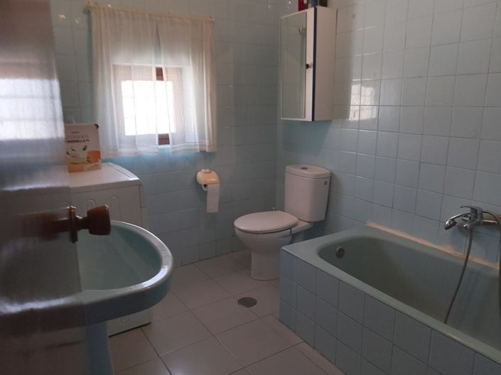 Image No.26-6 Bed Property for sale