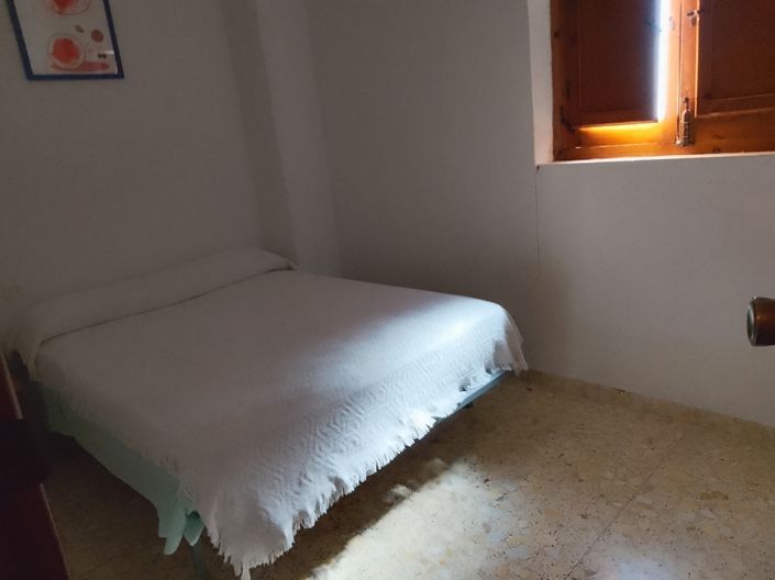 Image No.27-6 Bed Property for sale