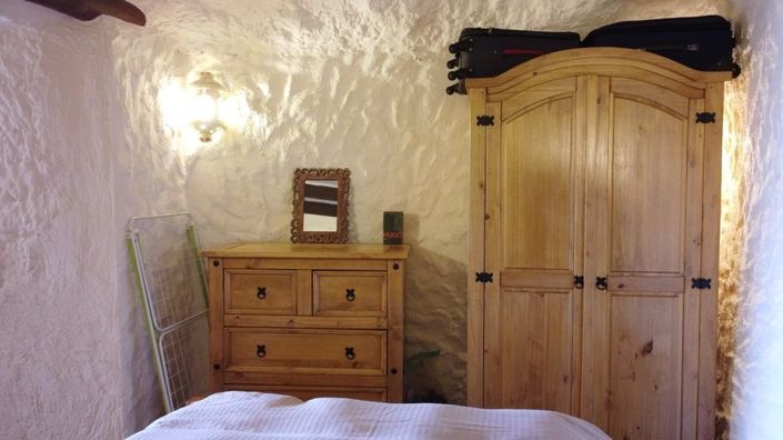 Image No.20-3 Bed Property for sale