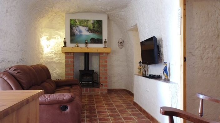 Image No.24-3 Bed Property for sale