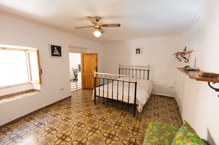 Image No.23-6 Bed Property for sale