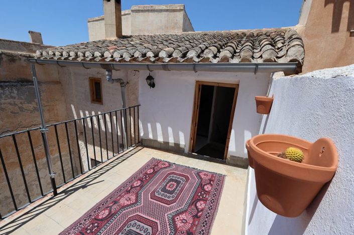 Image No.36-6 Bed Property for sale