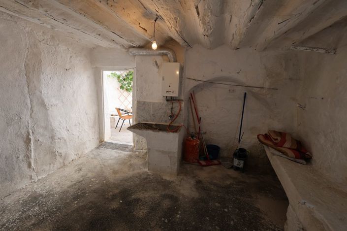 Image No.46-6 Bed Property for sale