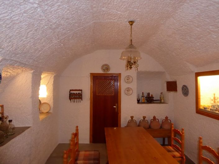 Image No.18-4 Bed House for sale